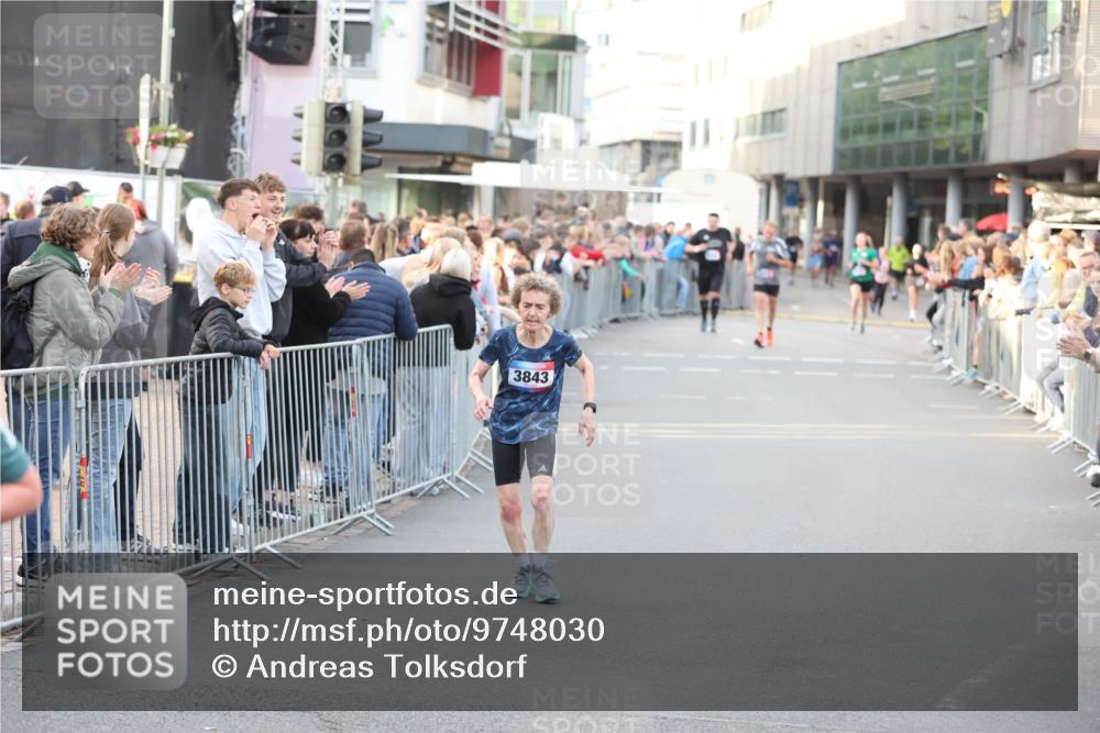 12.06.2026 - Holstenköstenlauf Andreas Tolksdorf http://msf.ph/oto/9748030 12.06.2026 20:08:16 Laufen 3843 meine-sportfotos.de