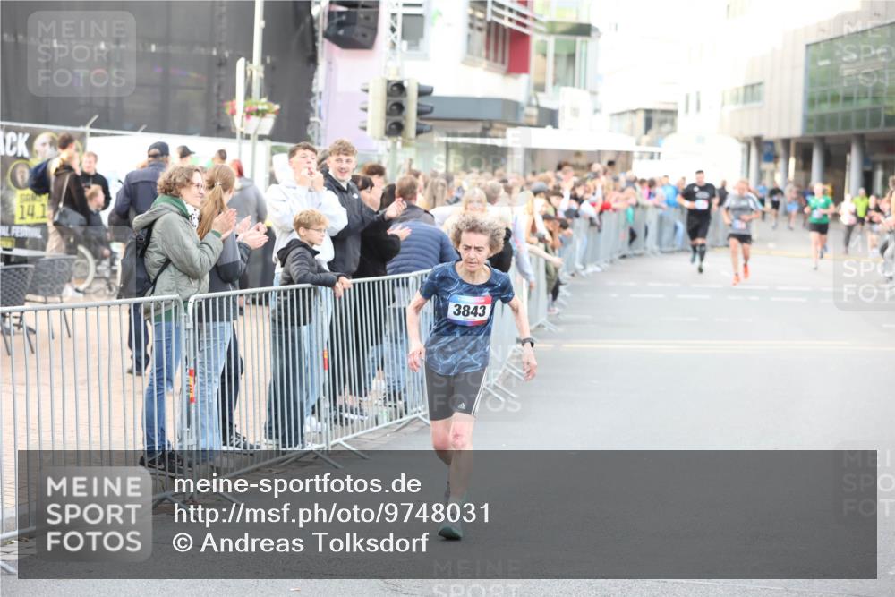 12.06.2026 - Holstenköstenlauf Andreas Tolksdorf http://msf.ph/oto/9748031 12.06.2026 20:08:17 Laufen 14, 1, 3843 meine-sportfotos.de