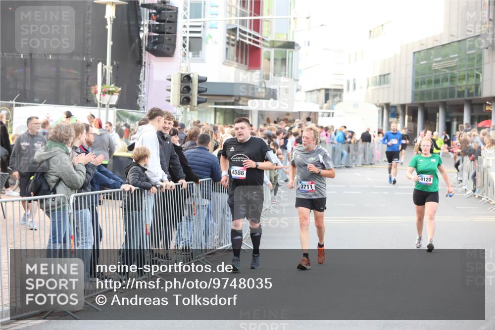 12.06.2026 - Holstenköstenlauf Andreas Tolksdorf http://msf.ph/oto/9748035 12.06.2026 20:08:26 Laufen 4872, 96, 4586, 3711, 4120 meine-sportfotos.de
