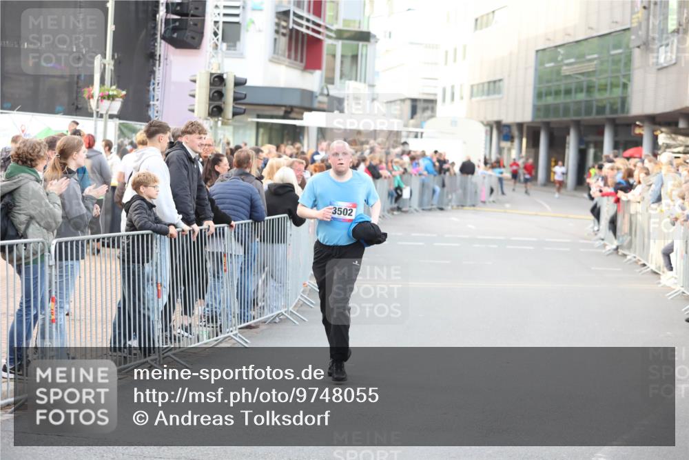 12.06.2026 - Holstenköstenlauf Andreas Tolksdorf http://msf.ph/oto/9748055 12.06.2026 20:08:53 Laufen 3502 meine-sportfotos.de