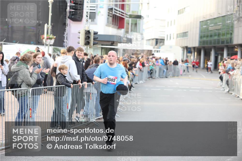 12.06.2026 - Holstenköstenlauf Andreas Tolksdorf http://msf.ph/oto/9748058 12.06.2026 20:08:54 Laufen 3502 meine-sportfotos.de