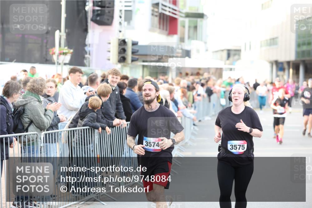 12.06.2026 - Holstenköstenlauf Andreas Tolksdorf http://msf.ph/oto/9748084 12.06.2026 20:09:48 Laufen 3574, 3575 meine-sportfotos.de