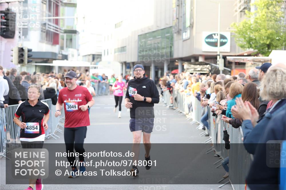12.06.2026 - Holstenköstenlauf Andreas Tolksdorf http://msf.ph/oto/9748091 12.06.2026 20:09:56 Laufen 4854, 3049, 3139 meine-sportfotos.de