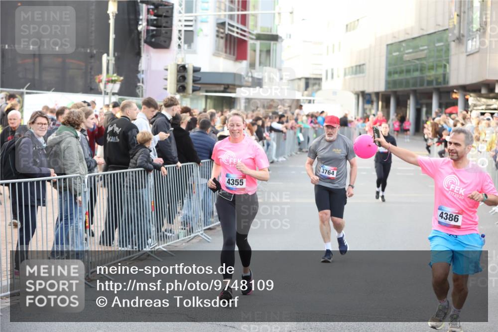 12.06.2026 - Holstenköstenlauf Andreas Tolksdorf http://msf.ph/oto/9748109 12.06.2026 20:10:22 Laufen 4355, 3764, 2030, 4386 meine-sportfotos.de