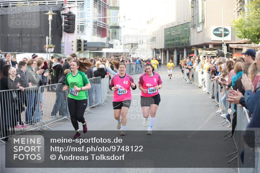 12.06.2026 - Holstenköstenlauf Andreas Tolksdorf http://msf.ph/oto/9748122 12.06.2026 20:10:51 Laufen 3173, 44, 4257, 4261 meine-sportfotos.de