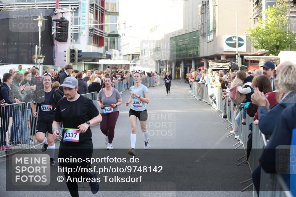 12.06.2026 - Holstenköstenlauf Andreas Tolksdorf http://msf.ph/oto/9748142 12.06.2026 20:11:26 Laufen 3359, 3337, 3338, 3387 meine-sportfotos.de