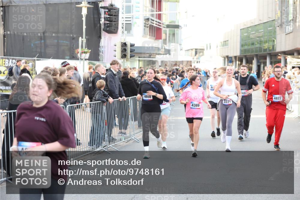 12.06.2026 - Holstenköstenlauf Andreas Tolksdorf http://msf.ph/oto/9748161 12.06.2026 20:12:24 Laufen 4658, 4389, 4, 3371, 1433, 4822 meine-sportfotos.de
