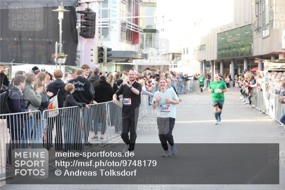 12.06.2026 - Holstenköstenlauf Andreas Tolksdorf http://msf.ph/oto/9748179 12.06.2026 20:12:47 Laufen 3201, 3204, 414 meine-sportfotos.de