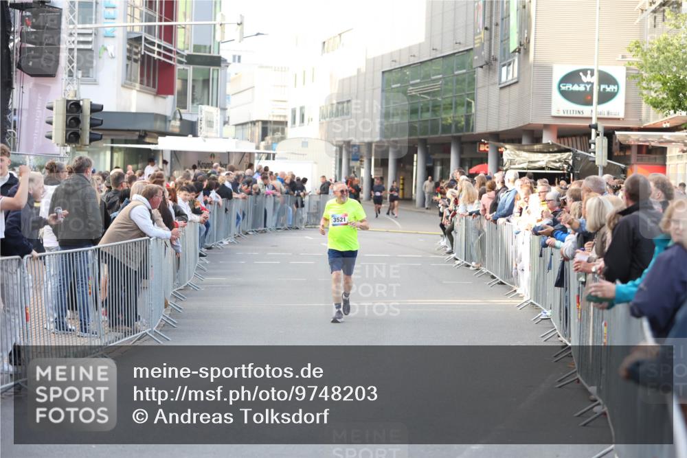 12.06.2026 - Holstenköstenlauf Andreas Tolksdorf http://msf.ph/oto/9748203 12.06.2026 20:14:08 Laufen 3521 meine-sportfotos.de