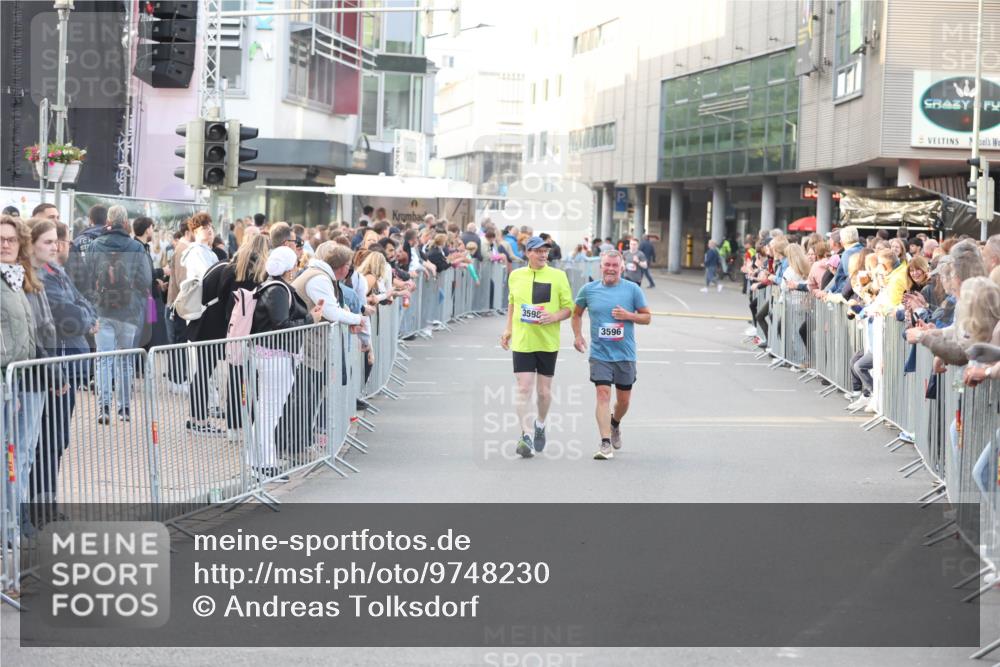 12.06.2026 - Holstenköstenlauf Andreas Tolksdorf http://msf.ph/oto/9748230 12.06.2026 20:15:29 Laufen 3598, 3596 meine-sportfotos.de