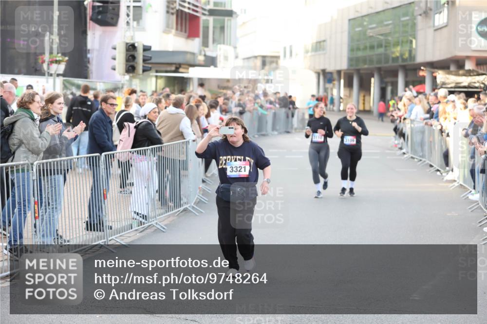 12.06.2026 - Holstenköstenlauf Andreas Tolksdorf http://msf.ph/oto/9748264 12.06.2026 20:16:59 Laufen 3321, 3110, 3109 meine-sportfotos.de