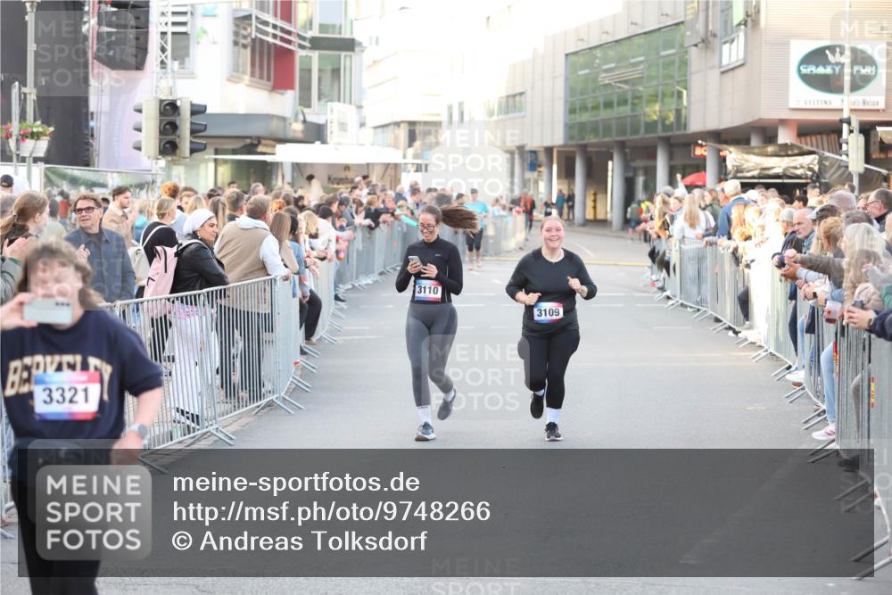 12.06.2026 - Holstenköstenlauf Andreas Tolksdorf http://msf.ph/oto/9748266 12.06.2026 20:17:01 Laufen 3321, 3110, 3109 meine-sportfotos.de