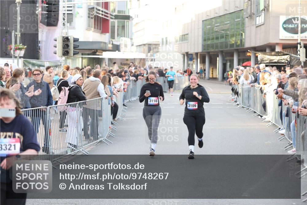 12.06.2026 - Holstenköstenlauf Andreas Tolksdorf http://msf.ph/oto/9748267 12.06.2026 20:17:01 Laufen 3321, 3110, 3109 meine-sportfotos.de