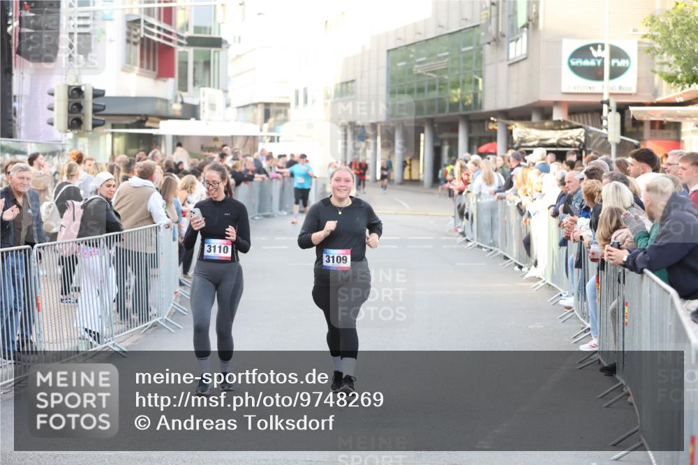 12.06.2026 - Holstenköstenlauf Andreas Tolksdorf http://msf.ph/oto/9748269 12.06.2026 20:17:02 Laufen 3110, 3109 meine-sportfotos.de