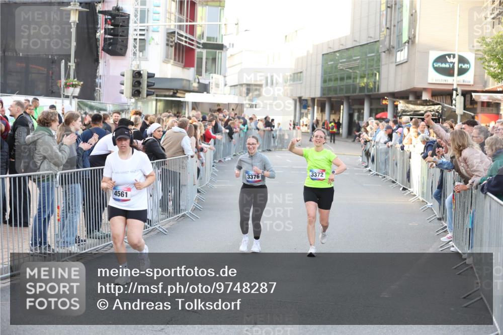 12.06.2026 - Holstenköstenlauf Andreas Tolksdorf http://msf.ph/oto/9748287 12.06.2026 20:17:51 Laufen 39, 4561, 3376, 3372 meine-sportfotos.de
