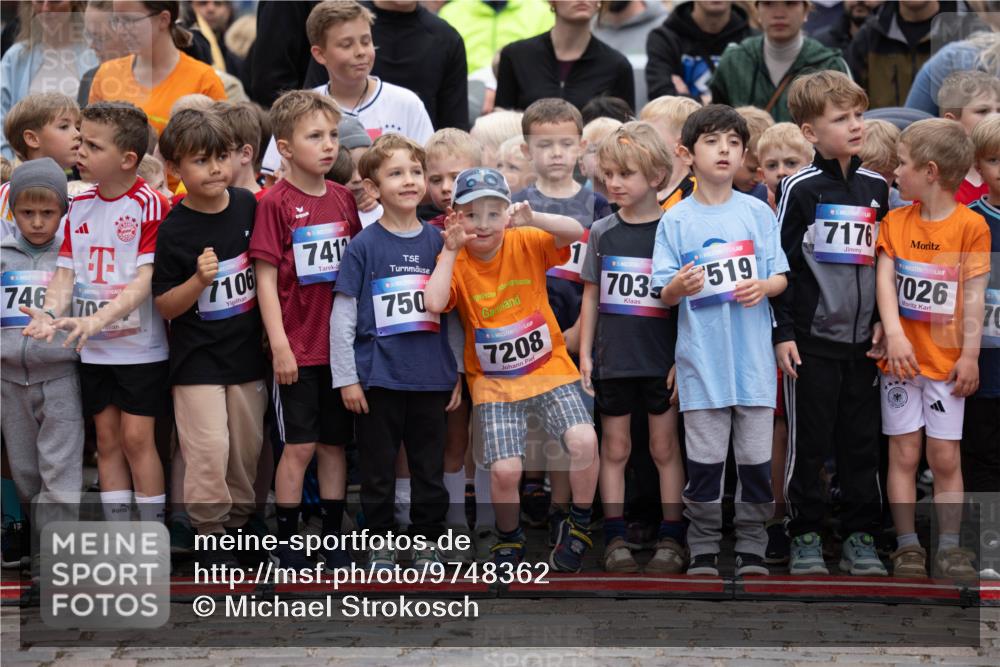 12.06.2026 - Holstenköstenlauf Michael Strokosch http://msf.ph/oto/9748362 12.06.2026 14:55:54 Laufen 746, 70, 7106, 7412, 750, 7208, 1, 703, 519, 7176, 7026, 70 meine-sportfotos.de