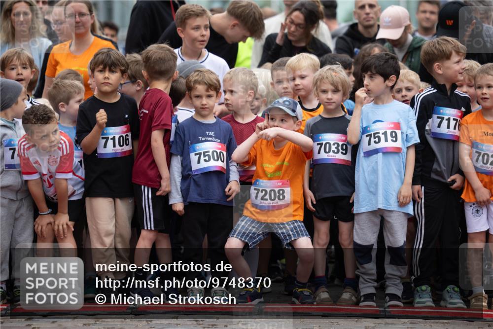 12.06.2026 - Holstenköstenlauf Michael Strokosch http://msf.ph/oto/9748370 12.06.2026 14:56:01 Laufen 7, 36, 7106, 36, 7500, 7208, 36, 7039, 7519, 36, 717, 36, 702 meine-sportfotos.de