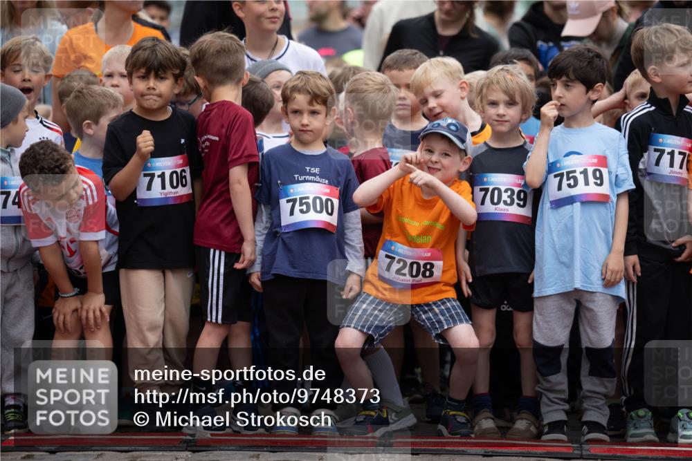 12.06.2026 - Holstenköstenlauf Michael Strokosch http://msf.ph/oto/9748373 12.06.2026 14:56:03 Laufen 36, 74, 36, 7106, 36, 7039, 36, 7519, 36, 717, 36, 7500, 7208, 30 meine-sportfotos.de
