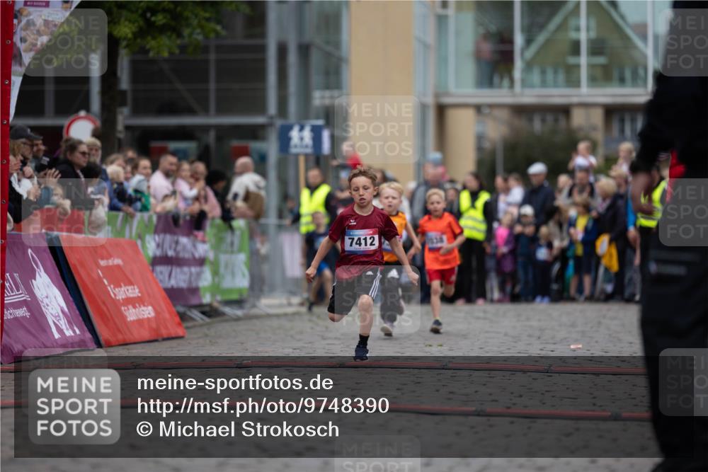 12.06.2026 - Holstenköstenlauf Michael Strokosch http://msf.ph/oto/9748390 12.06.2026 15:01:31 Laufen 7412, 1138 meine-sportfotos.de