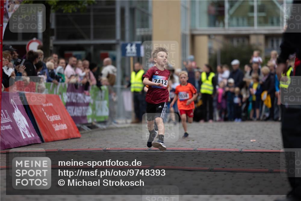 12.06.2026 - Holstenköstenlauf Michael Strokosch http://msf.ph/oto/9748393 12.06.2026 15:01:32 Laufen 7412, 7038 meine-sportfotos.de