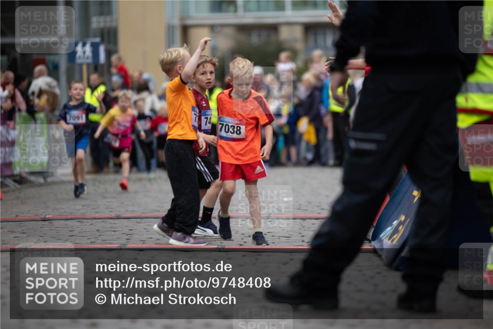 12.06.2026 - Holstenköstenlauf Michael Strokosch http://msf.ph/oto/9748408 12.06.2026 15:01:37 Laufen 7091, 74, 7038 meine-sportfotos.de