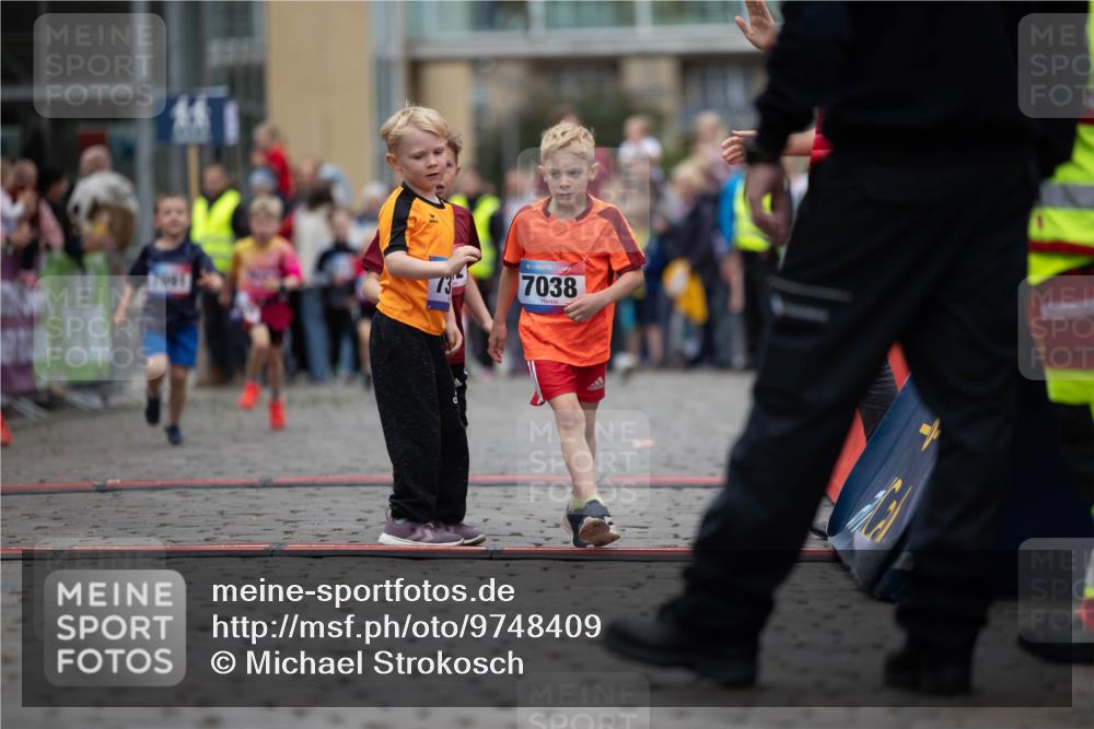 12.06.2026 - Holstenköstenlauf Michael Strokosch http://msf.ph/oto/9748409 12.06.2026 15:01:37 Laufen 7038, 7001 meine-sportfotos.de