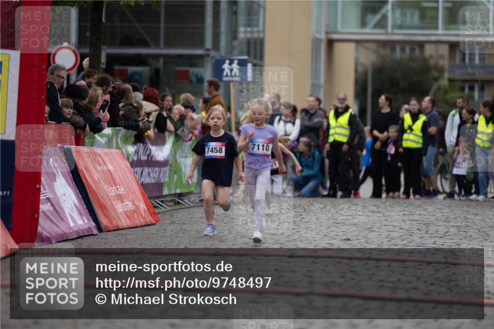 12.06.2026 - Holstenköstenlauf Michael Strokosch http://msf.ph/oto/9748497 12.06.2026 15:12:08 Laufen 7110, 7458 meine-sportfotos.de