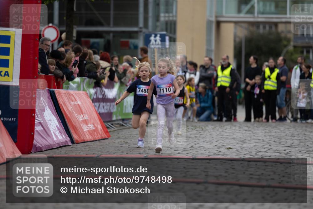 12.06.2026 - Holstenköstenlauf Michael Strokosch http://msf.ph/oto/9748498 12.06.2026 15:12:08 Laufen 7458, 7110, 7171 meine-sportfotos.de