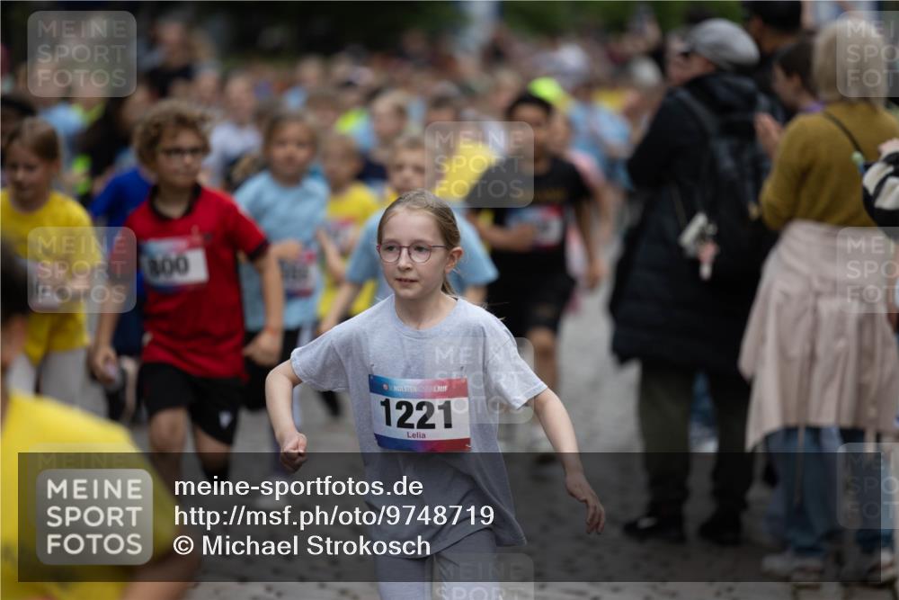 12.06.2026 - Holstenköstenlauf Michael Strokosch http://msf.ph/oto/9748719 12.06.2026 16:00:43 Laufen 800, 1221 meine-sportfotos.de