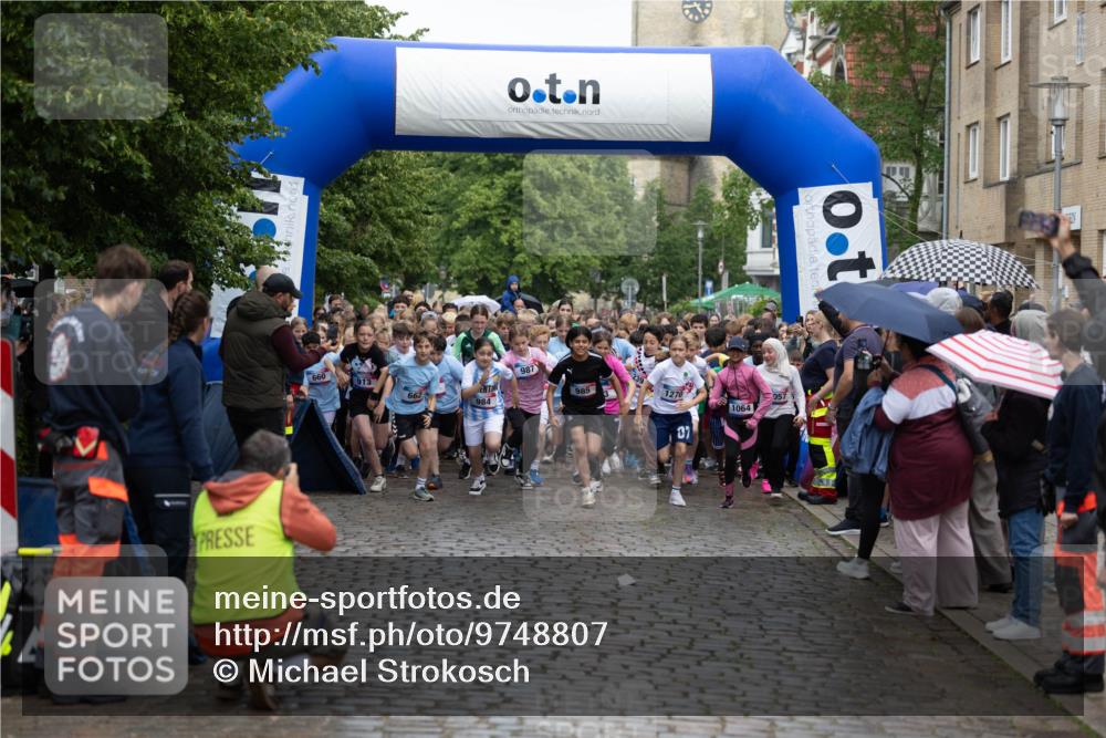 12.06.2026 - Holstenköstenlauf Michael Strokosch http://msf.ph/oto/9748807 12.06.2026 16:45:03 Laufen 660, 913, 987, 662, 985, 984, 1270, 1064, 07, 90, 057 meine-sportfotos.de