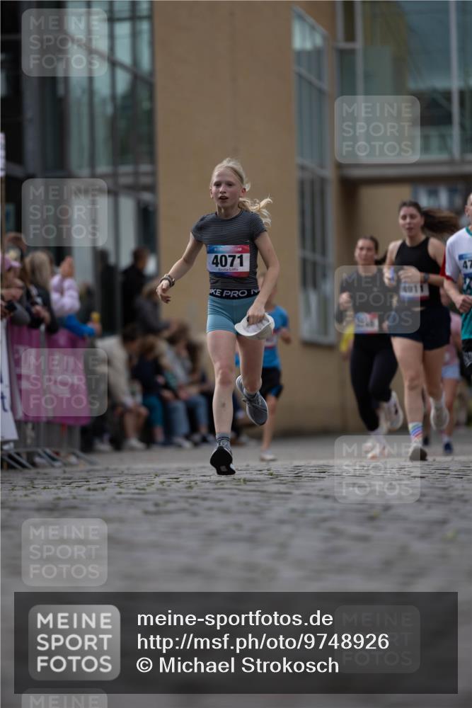 12.06.2026 - Holstenköstenlauf Michael Strokosch http://msf.ph/oto/9748926 12.06.2026 17:57:49 Laufen 00, 4071, 3048, 4911 meine-sportfotos.de