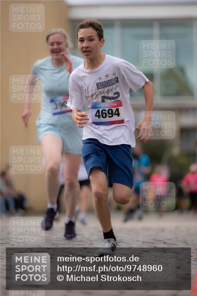 12.06.2026 - Holstenköstenlauf Michael Strokosch http://msf.ph/oto/9748960 12.06.2026 17:58:48 Laufen 390, 36, 4694 meine-sportfotos.de