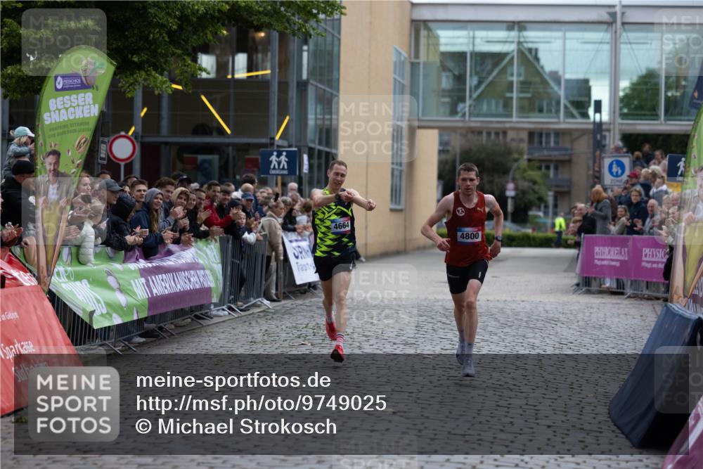 12.06.2026 - Holstenköstenlauf Michael Strokosch http://msf.ph/oto/9749025 12.06.2026 19:31:56 Laufen 4664, 4800 meine-sportfotos.de