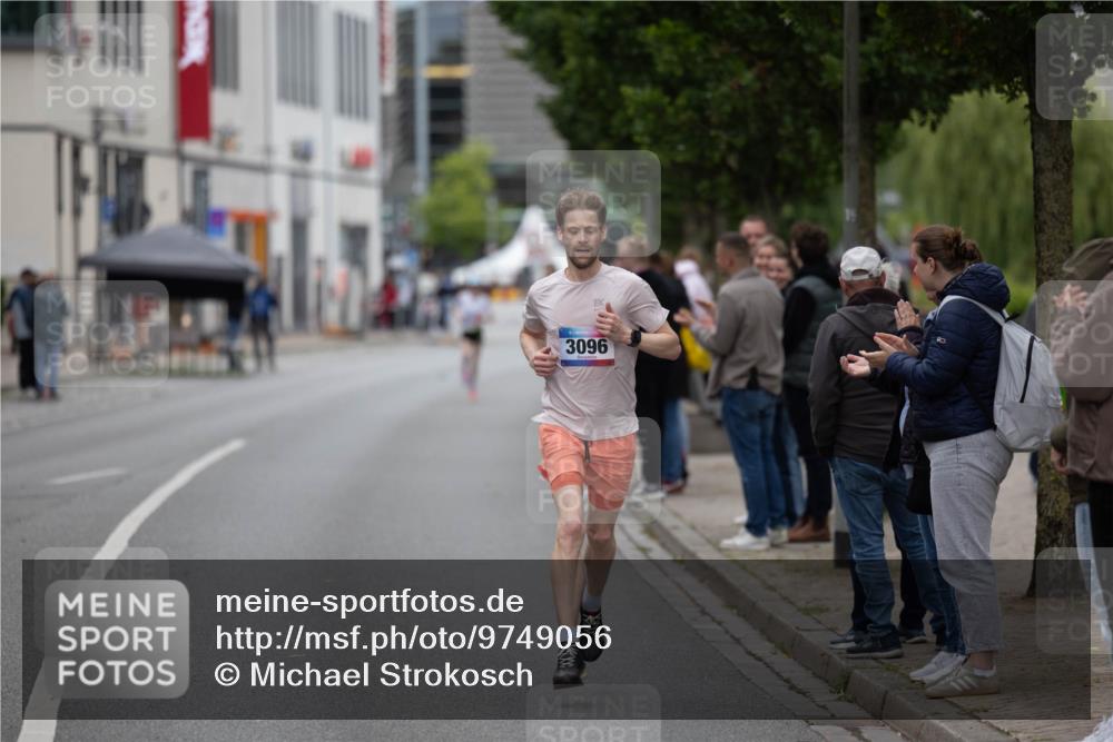 12.06.2026 - Holstenköstenlauf Michael Strokosch http://msf.ph/oto/9749056 12.06.2026 19:35:22 Laufen 3096 meine-sportfotos.de