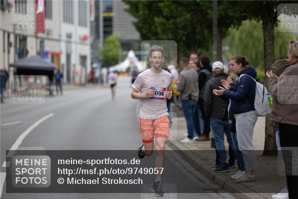 12.06.2026 - Holstenköstenlauf Michael Strokosch http://msf.ph/oto/9749057 12.06.2026 19:35:23 Laufen 096 meine-sportfotos.de