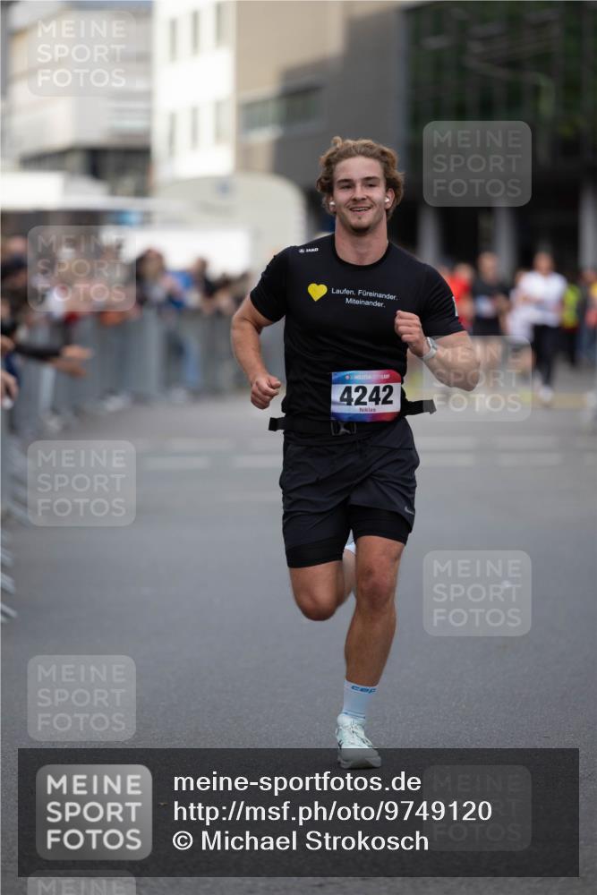 12.06.2026 - Holstenköstenlauf Michael Strokosch http://msf.ph/oto/9749120 12.06.2026 19:39:24 Laufen 4242 meine-sportfotos.de