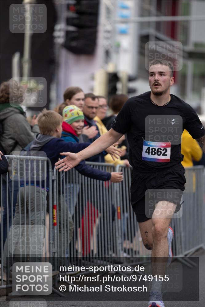 12.06.2026 - Holstenköstenlauf Michael Strokosch http://msf.ph/oto/9749155 12.06.2026 19:40:24 Laufen 36, 4862 meine-sportfotos.de
