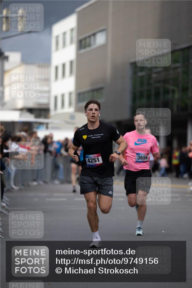 12.06.2026 - Holstenköstenlauf Michael Strokosch http://msf.ph/oto/9749156 12.06.2026 19:40:36 Laufen 4251, 3656 meine-sportfotos.de