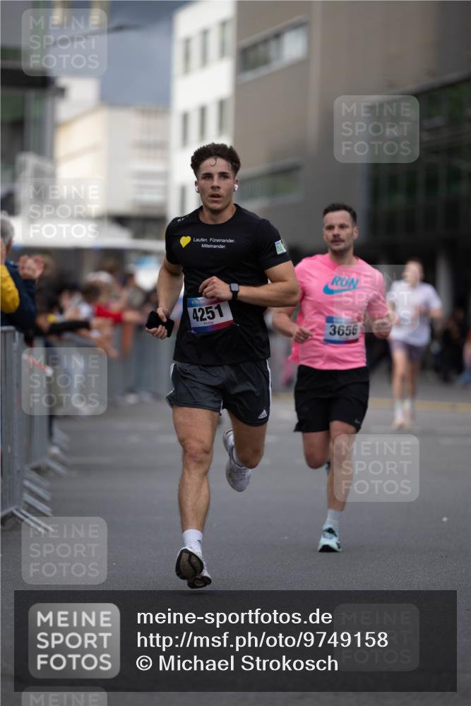 12.06.2026 - Holstenköstenlauf Michael Strokosch http://msf.ph/oto/9749158 12.06.2026 19:40:36 Laufen 4251, 3656 meine-sportfotos.de