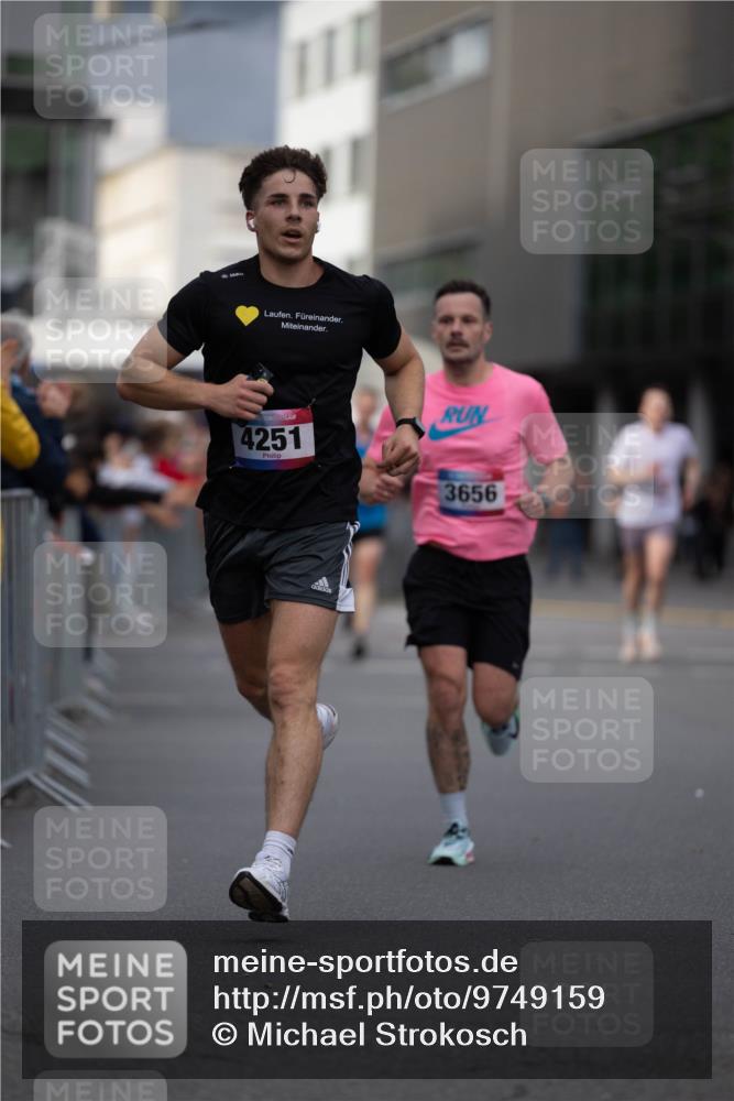 12.06.2026 - Holstenköstenlauf Michael Strokosch http://msf.ph/oto/9749159 12.06.2026 19:40:36 Laufen 4251, 3656 meine-sportfotos.de