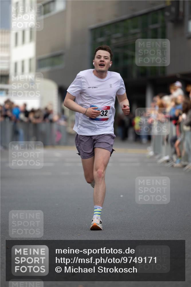 12.06.2026 - Holstenköstenlauf Michael Strokosch http://msf.ph/oto/9749171 12.06.2026 19:40:43 Laufen 32 meine-sportfotos.de