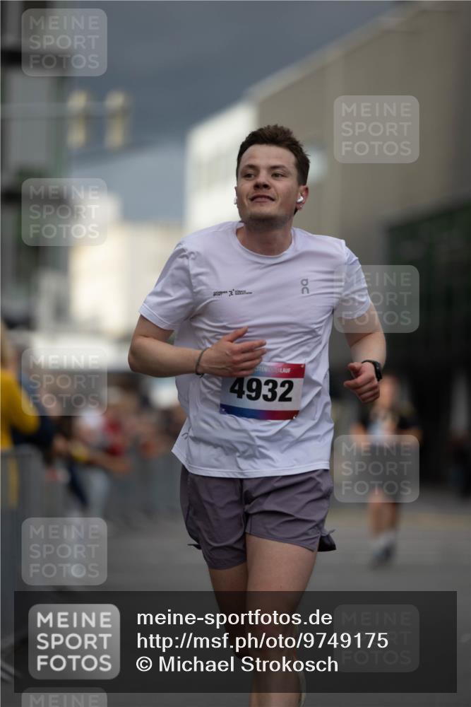 12.06.2026 - Holstenköstenlauf Michael Strokosch http://msf.ph/oto/9749175 12.06.2026 19:40:44 Laufen 4932 meine-sportfotos.de