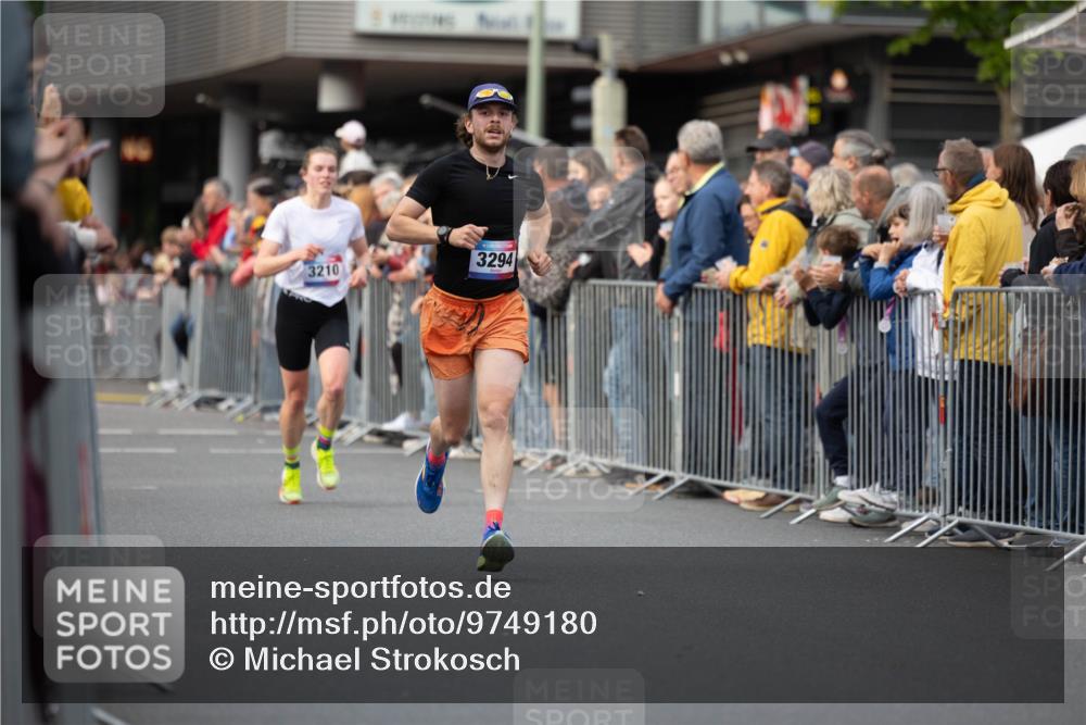 12.06.2026 - Holstenköstenlauf Michael Strokosch http://msf.ph/oto/9749180 12.06.2026 19:41:06 Laufen 3294, 3210 meine-sportfotos.de