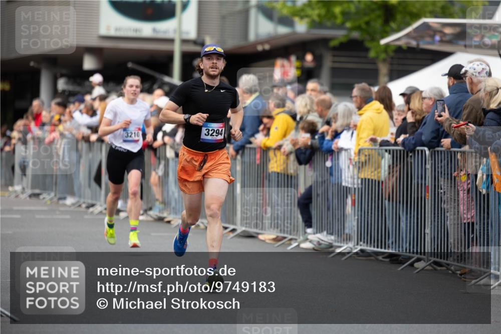 12.06.2026 - Holstenköstenlauf Michael Strokosch http://msf.ph/oto/9749183 12.06.2026 19:41:07 Laufen 3210, 3294 meine-sportfotos.de