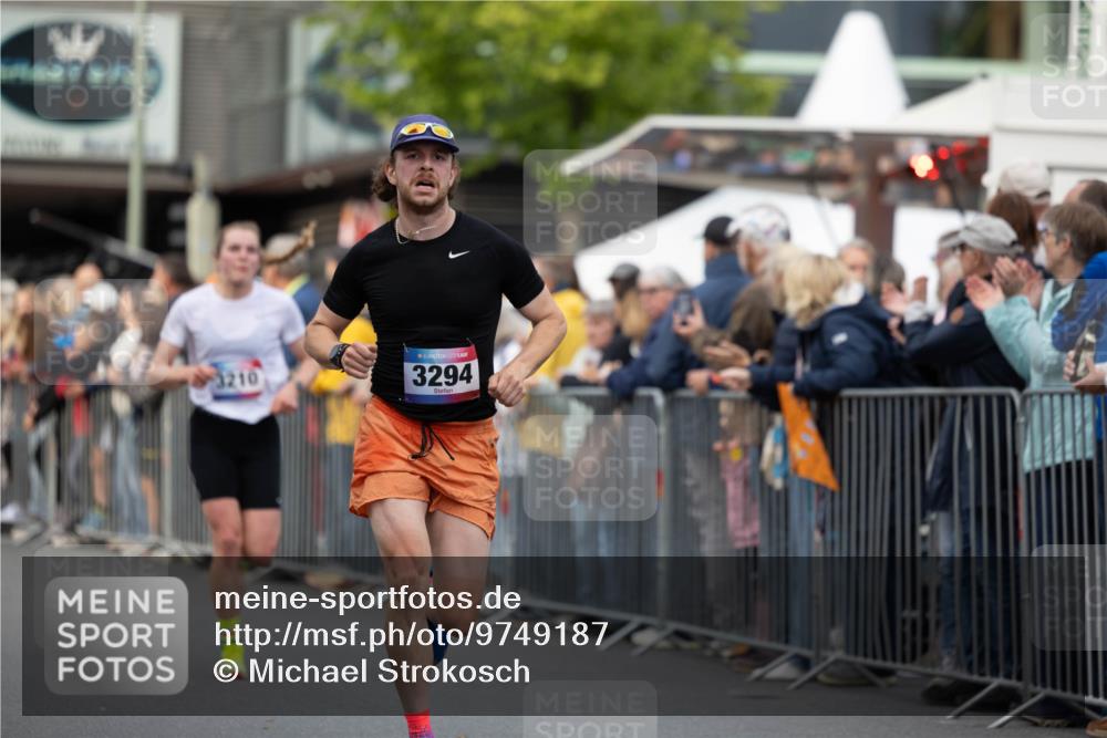 12.06.2026 - Holstenköstenlauf Michael Strokosch http://msf.ph/oto/9749187 12.06.2026 19:41:08 Laufen 3210, 3294 meine-sportfotos.de