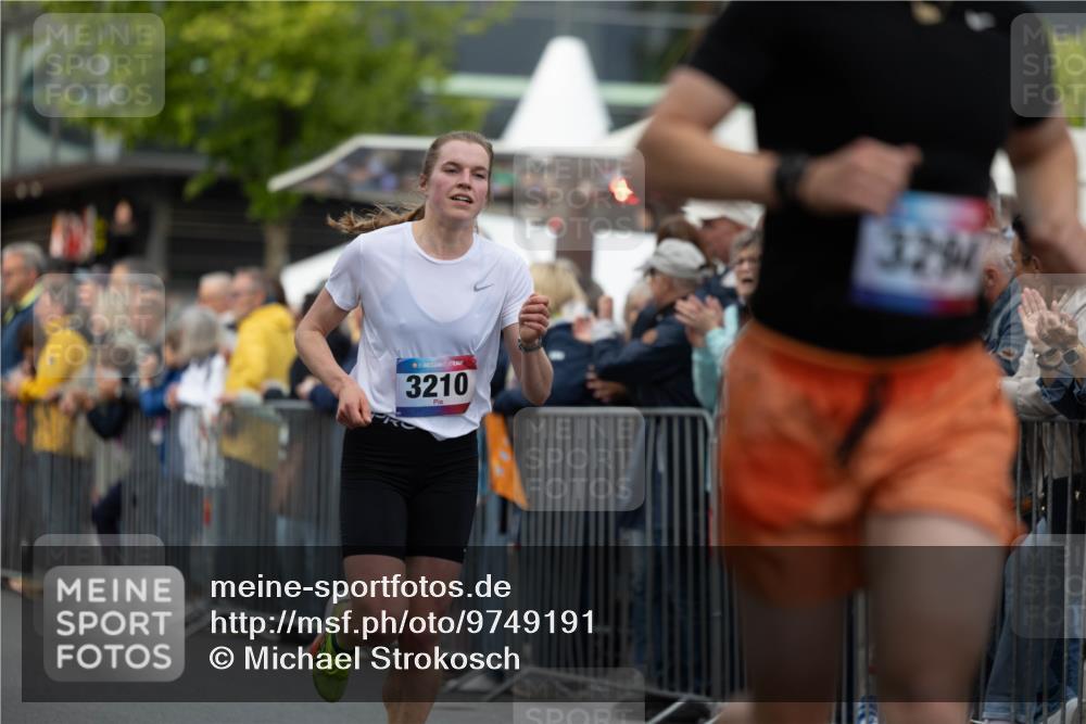 12.06.2026 - Holstenköstenlauf Michael Strokosch http://msf.ph/oto/9749191 12.06.2026 19:41:10 Laufen 3210, 3291 meine-sportfotos.de