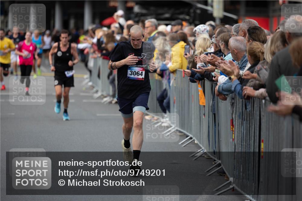 12.06.2026 - Holstenköstenlauf Michael Strokosch http://msf.ph/oto/9749201 12.06.2026 19:42:06 Laufen 3064 meine-sportfotos.de