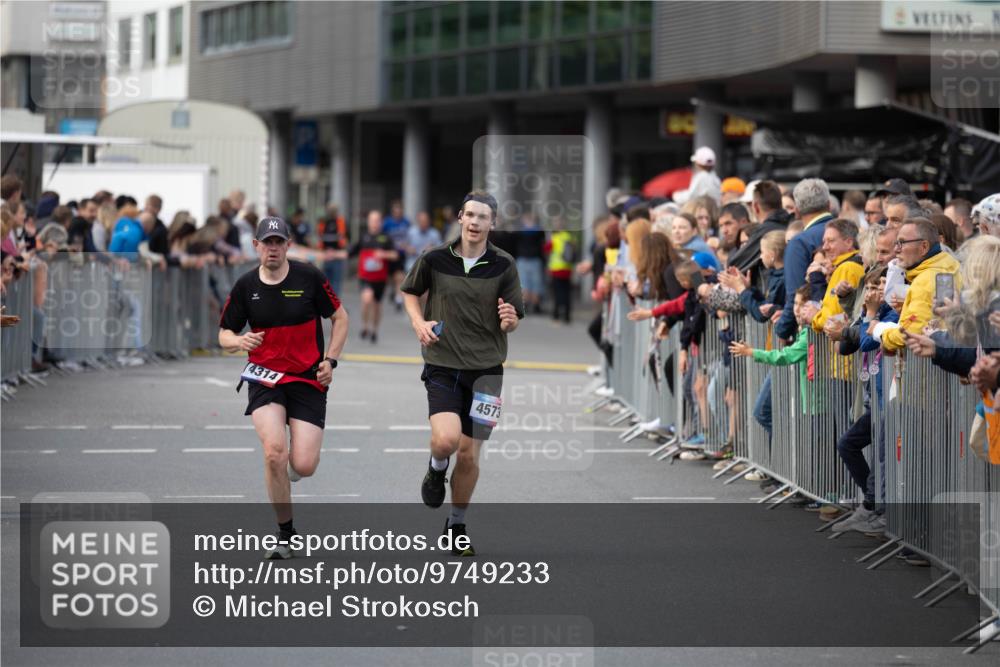 12.06.2026 - Holstenköstenlauf Michael Strokosch http://msf.ph/oto/9749233 12.06.2026 19:43:06 Laufen 4314, 4573 meine-sportfotos.de