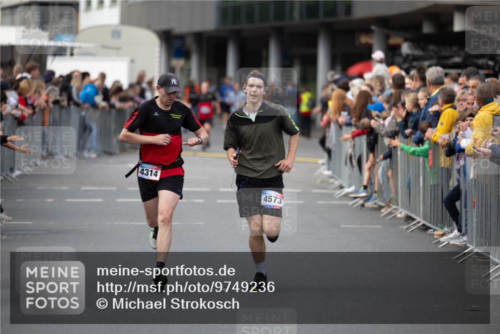 12.06.2026 - Holstenköstenlauf Michael Strokosch http://msf.ph/oto/9749236 12.06.2026 19:43:07 Laufen 4314, 4573 meine-sportfotos.de