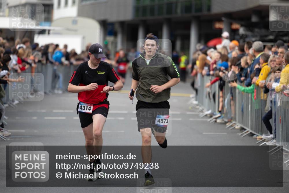 12.06.2026 - Holstenköstenlauf Michael Strokosch http://msf.ph/oto/9749238 12.06.2026 19:43:08 Laufen 4314, 4573 meine-sportfotos.de